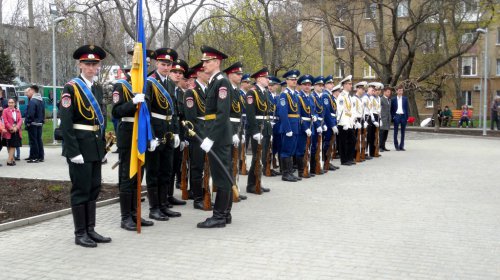 В День освобождения Одессы открыли обновленный сквер Героев-летчиков