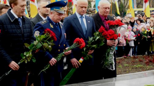 В День освобождения Одессы открыли обновленный сквер Героев-летчиков