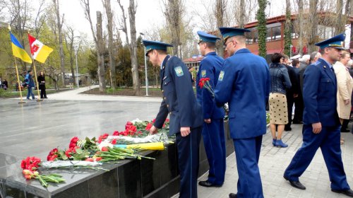 В День освобождения Одессы открыли обновленный сквер Героев-летчиков