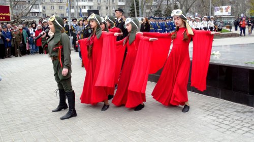 В День освобождения Одессы открыли обновленный сквер Героев-летчиков