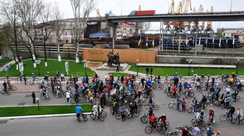 Велосипедистам устроили экскурсию по территории Одесского порта