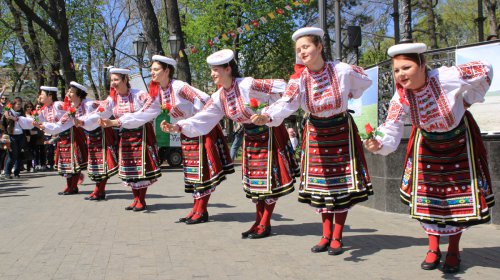 Одесский туристический фестиваль: лотереи, танцы и огромный торт (фоторепортаж)
