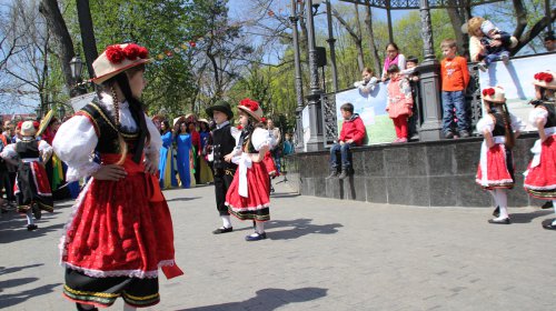 Одесский туристический фестиваль: лотереи, танцы и огромный торт (фоторепортаж)