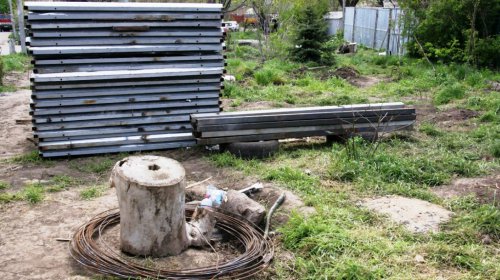 Скандальная стройка в сквере «Юность»: забор сносят