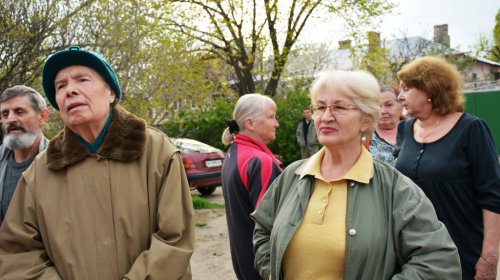 Сквер «Юность»: от незаконной стройки остался биотуалет