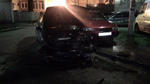 Водитель Opel протаранил три автомобиля и сбежал