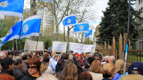 Судьба Дома профсоюзов: под зданием суда пикет и активисты «Самообороны Одессы»