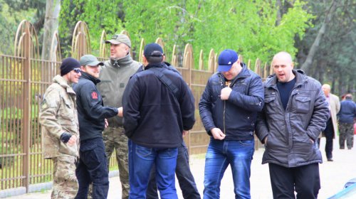 Судьба Дома профсоюзов: под зданием суда пикет и активисты «Самообороны Одессы»