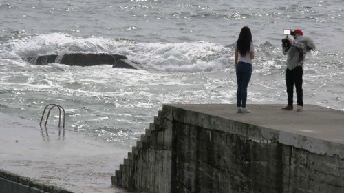 Одесские пляжи: первые купальщики, рыбаки и фотосессии (фоторепортаж)