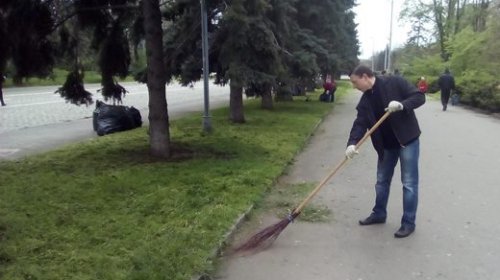 Одесситы вышли на субботник в День окружающей среды