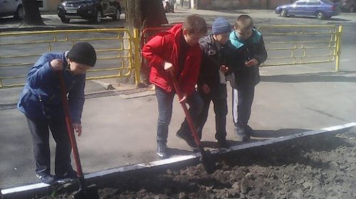 Одесситы вышли на субботник в День окружающей среды