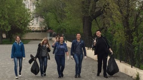 Одесситы вышли на субботник в День окружающей среды