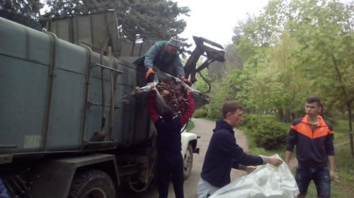 Одесситы вышли на субботник в День окружающей среды