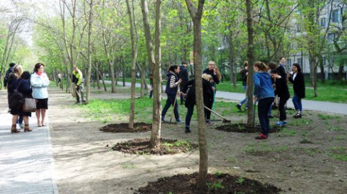Одесситы вышли на субботник в День окружающей среды