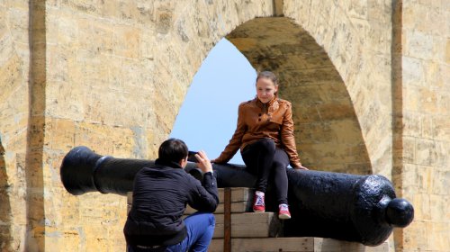 Загорающие черепахи, моделисты и дети: весна в одесских парках (фоторепортаж)