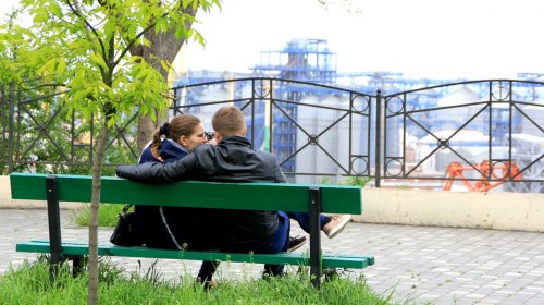 Загорающие черепахи, моделисты и дети: весна в одесских парках (фоторепортаж)