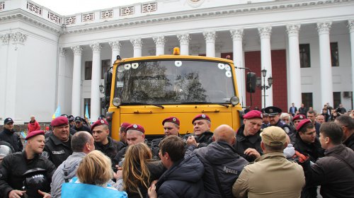 Думская площадь: активисты заблокировали мэрию