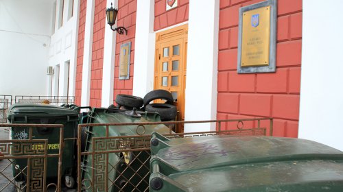 Думская площадь: активисты заблокировали мэрию