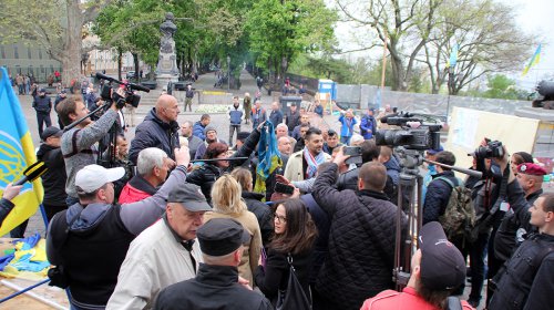 Думская площадь: активисты заблокировали мэрию