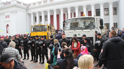Думская площадь: активисты заблокировали мэрию