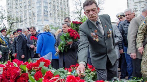 30 лет чернобыльской трагедии: в Одессе почтили память ликвидаторов аварии