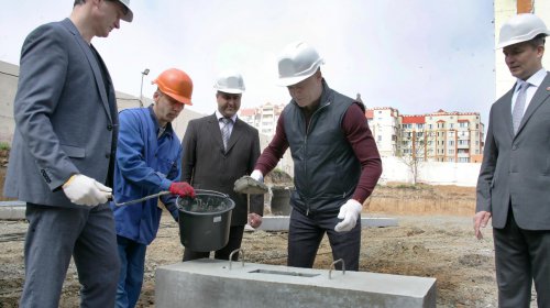 В Одессе забили первую сваю жилого дома для льготников
