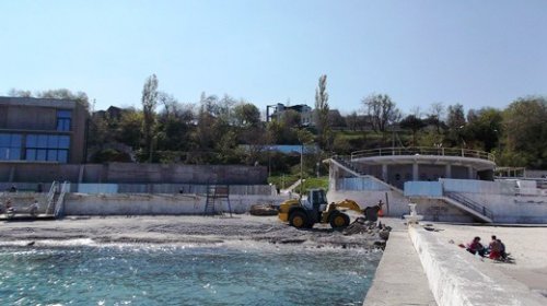 Пляжи в Аркадии активно готовят к курортному сезону