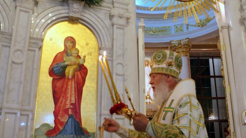 Всенощная служба на Пасху в Свято-Преображенском кафедральном соборе (фоторепортаж)
