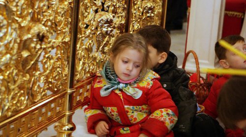 Всенощная служба на Пасху в Свято-Преображенском кафедральном соборе (фоторепортаж)