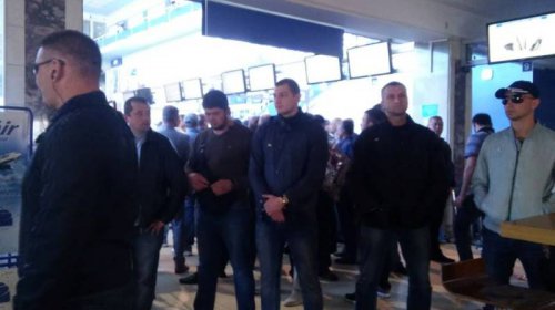 Одесские «автомайдановцы» в аэропорту встречают Бойко