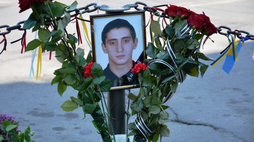 На Соборной площади почтили память погибших 2 мая