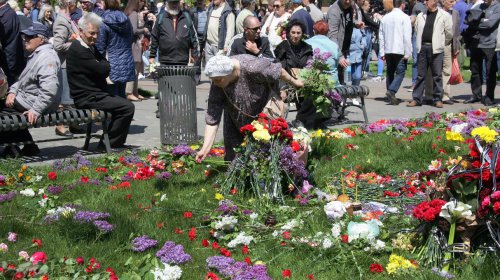 Митинг на Куликовом поле: листовки, георгиевские ленточки и черные шары (фоторепортаж)