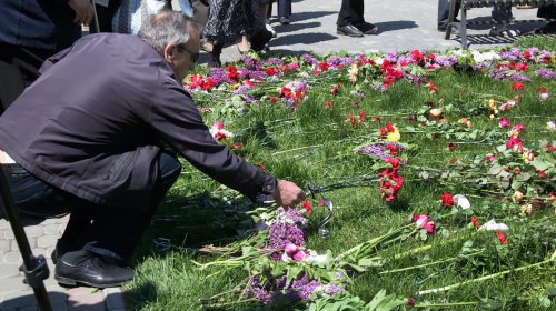 Митинг на Куликовом поле: листовки, георгиевские ленточки и черные шары (фоторепортаж)