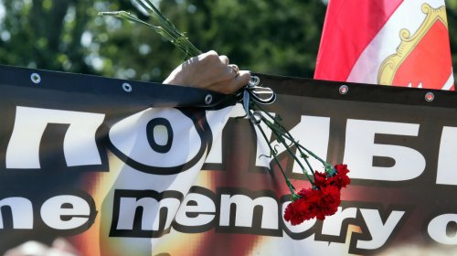 Митинг на Куликовом поле: листовки, георгиевские ленточки и черные шары (фоторепортаж)
