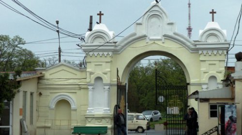 Одесские кладбища облагораживают к Проводам
