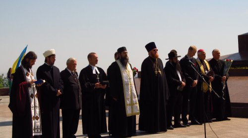 В День памяти и примирения в Одессе молились и возлагали цветы
