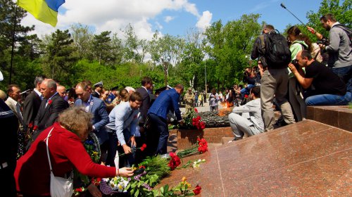 В День памяти и примирения в Одессе молились и возлагали цветы