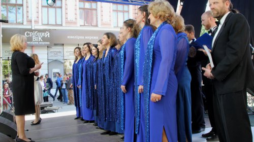 В преддверии Дня Победы в центре Одессы звучат песни военных лет
