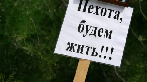 Одесситы торжественно возложили цветы к мемориалу на Аллее Славы