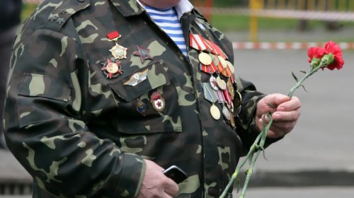 Одесситы торжественно возложили цветы к мемориалу на Аллее Славы