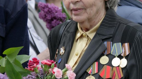 Одесситы торжественно возложили цветы к мемориалу на Аллее Славы