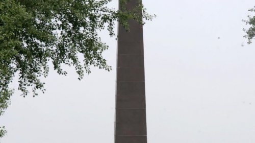 Одесситы торжественно возложили цветы к мемориалу на Аллее Славы