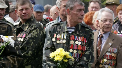 Одесситы торжественно возложили цветы к мемориалу на Аллее Славы