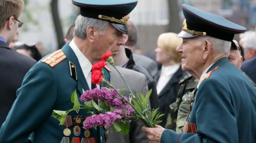 Одесситы торжественно возложили цветы к мемориалу на Аллее Славы