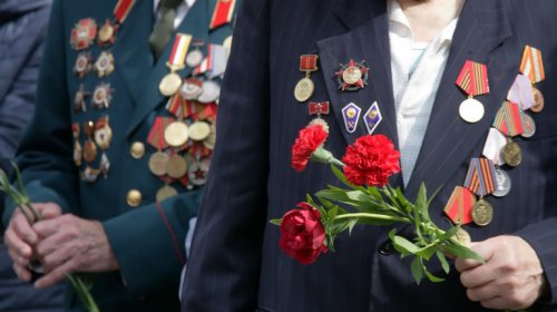Одесситы торжественно возложили цветы к мемориалу на Аллее Славы