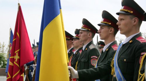 Одесситы торжественно возложили цветы к мемориалу на Аллее Славы