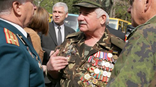 Одесситы торжественно возложили цветы к мемориалу на Аллее Славы