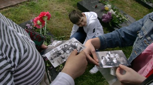 Одесситы торжественно возложили цветы к мемориалу на Аллее Славы