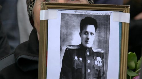 Одесситы торжественно возложили цветы к мемориалу на Аллее Славы
