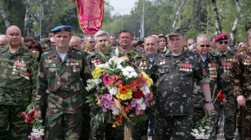 Одесситы торжественно возложили цветы к мемориалу на Аллее Славы